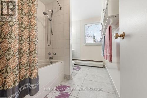 3 Newton Crescent, Deep River, ON - Indoor Photo Showing Bathroom