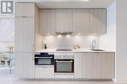 2508 - 15 Queens Quay E, Toronto, ON - Indoor Photo Showing Kitchen