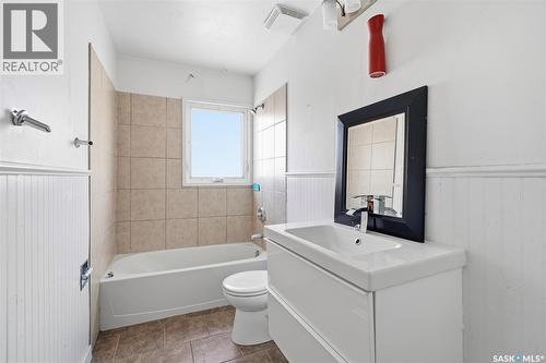 2410 Melrose Avenue, Saskatoon, SK - Indoor Photo Showing Bathroom