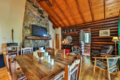 Dining room - 477 Ch. Des Critiques, Montebello, QC - Indoor Photo Showing Other Room With Fireplace