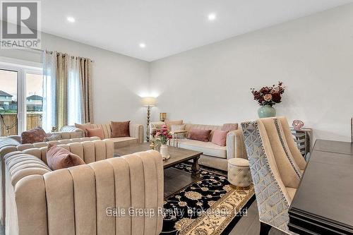 602 - 361 Quarter Town Line, Tillsonburg, ON - Indoor Photo Showing Living Room