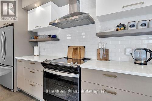 602 - 361 Quarter Town Line, Tillsonburg, ON - Indoor Photo Showing Kitchen