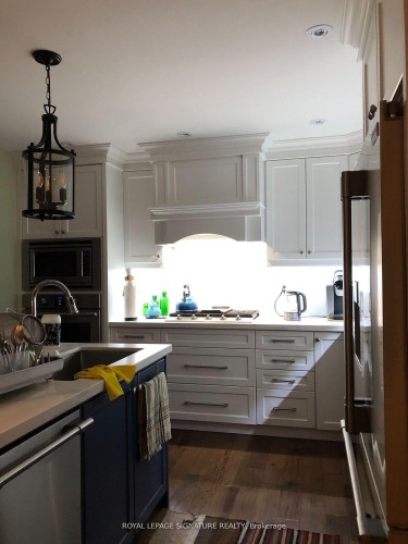 30 Chiswell Crescent, Toronto, ON - Indoor Photo Showing Kitchen With Upgraded Kitchen