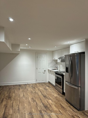 30 Chiswell Crescent, Toronto, ON - Indoor Photo Showing Kitchen