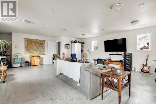 26 Aylmer Avenue, Ottawa, ON - Indoor Photo Showing Living Room