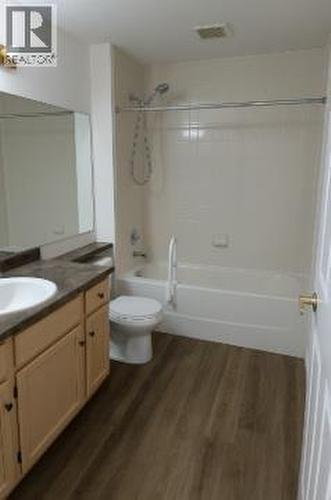 1329 Klo Road Unit# 220, Kelowna, BC - Indoor Photo Showing Bathroom