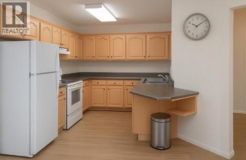 1329 Klo Road Unit# 220, Kelowna, BC - Indoor Photo Showing Kitchen