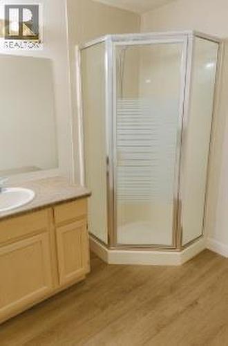 1329 Klo Road Unit# 220, Kelowna, BC - Indoor Photo Showing Bathroom