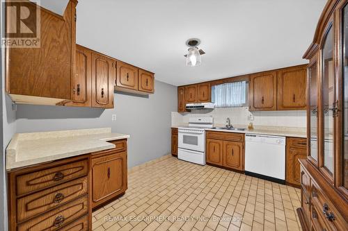 369 Federal Street, Hamilton, ON - Indoor Photo Showing Kitchen With Double Sink