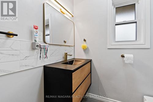 25 Masterson Drive, St. Catharines (Glendale/Glenridge), ON - Indoor Photo Showing Bathroom