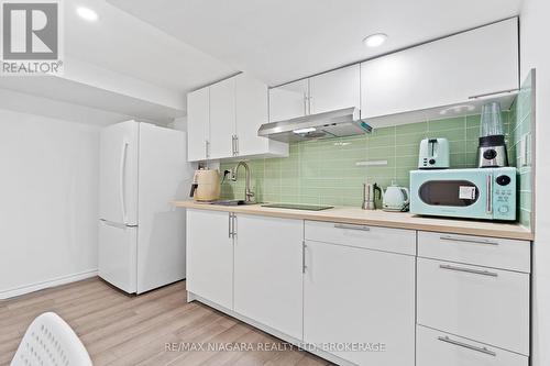 25 Masterson Drive, St. Catharines (Glendale/Glenridge), ON - Indoor Photo Showing Kitchen