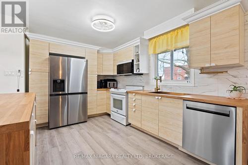 25 Masterson Drive, St. Catharines (Glendale/Glenridge), ON - Indoor Photo Showing Kitchen