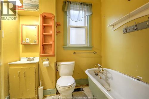 1185 Wigle Avenue, Windsor, ON - Indoor Photo Showing Bathroom