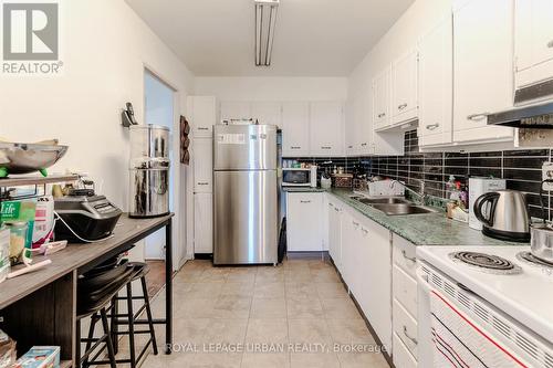 Kitchen - 806 - 1135 Logan Avenue, Toronto, ON - Indoor Photo Showing Kitchen With Double Sink