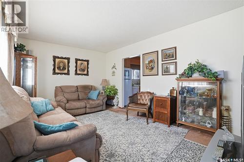 23 John East Avenue, Saskatoon, SK - Indoor Photo Showing Living Room