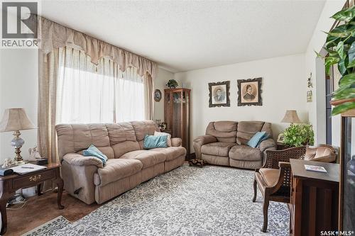 23 John East Avenue, Saskatoon, SK - Indoor Photo Showing Living Room