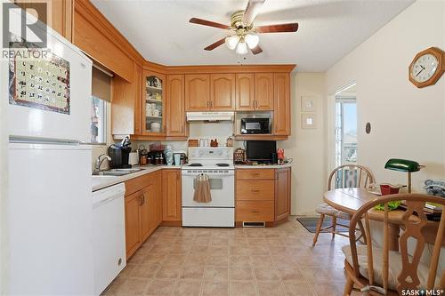 23 John East Avenue, Saskatoon, SK - Indoor Photo Showing Kitchen