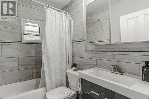 34/36 Centre Street, Essa, ON - Indoor Photo Showing Bathroom