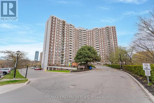 403 - 20 EDGECLIFFE GOLFWAY  Toronto, ON M3C 3A4