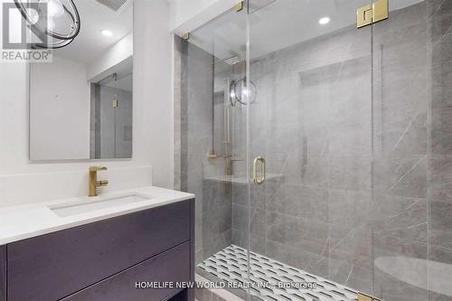 725 Gardner Avenue, Mississauga, ON - Indoor Photo Showing Bathroom