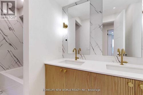 725 Gardner Avenue, Mississauga, ON - Indoor Photo Showing Bathroom