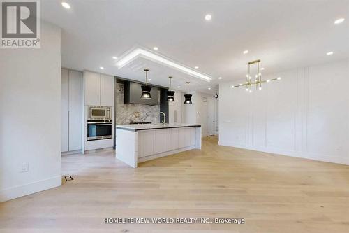 725 Gardner Avenue, Mississauga, ON - Indoor Photo Showing Kitchen