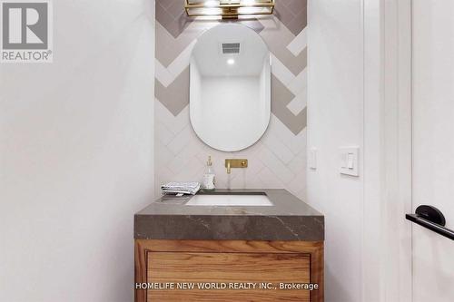 725 Gardner Avenue, Mississauga, ON - Indoor Photo Showing Bathroom