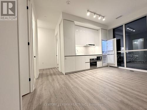 3707 - 8 Interchange Way, Vaughan, ON - Indoor Photo Showing Kitchen