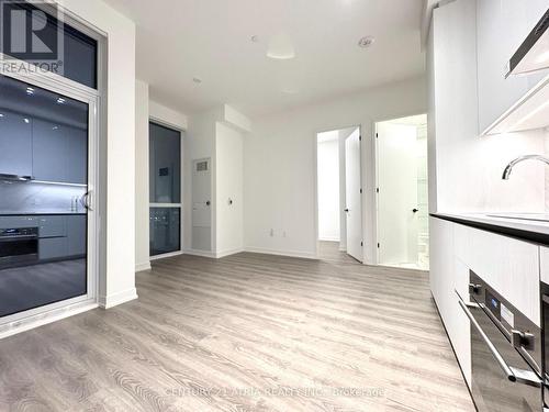 3707 - 8 Interchange Way, Vaughan, ON - Indoor