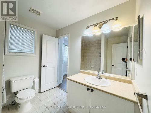 28 Shalom Way, Barrie, ON - Indoor Photo Showing Bathroom
