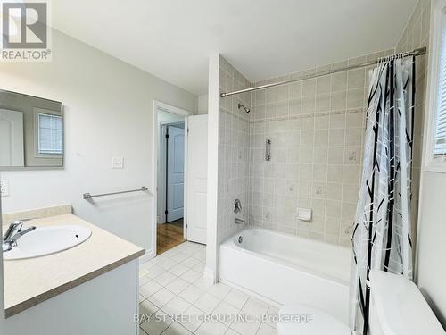 28 Shalom Way, Barrie, ON - Indoor Photo Showing Bathroom
