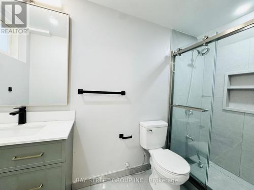28 Shalom Way, Barrie, ON - Indoor Photo Showing Bathroom