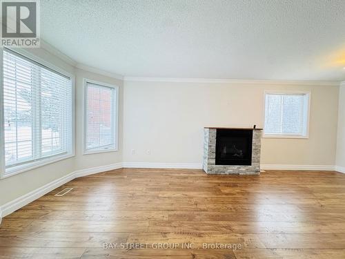 28 Shalom Way, Barrie, ON - Indoor Photo Showing Living Room With Fireplace