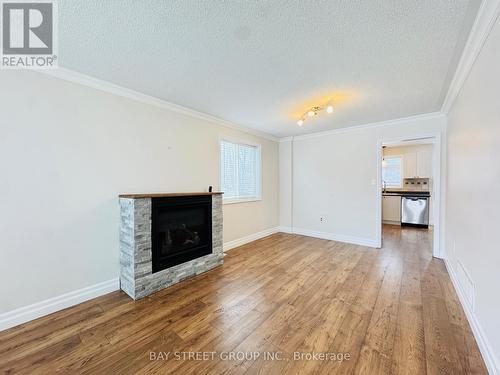 28 Shalom Way, Barrie, ON - Indoor Photo Showing Living Room With Fireplace