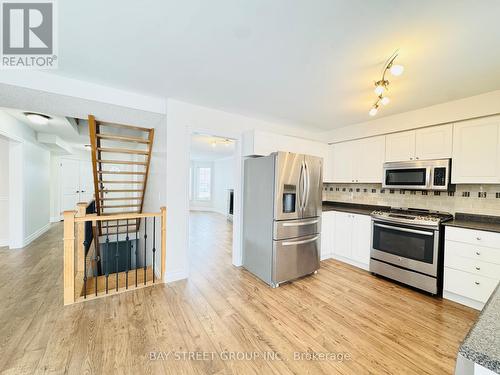 28 Shalom Way, Barrie, ON - Indoor Photo Showing Kitchen