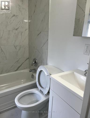 8C - 1502 King Street W, Toronto, ON - Indoor Photo Showing Bathroom