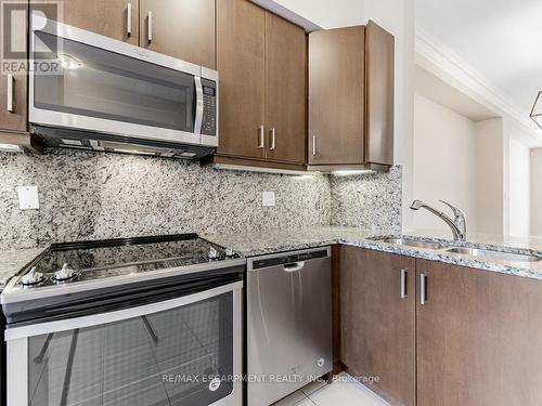 2163 Lillykin Street, Oakville, ON - Indoor Photo Showing Kitchen With Double Sink With Upgraded Kitchen