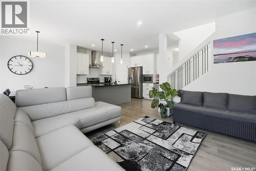 206 Pepper Court, Saskatoon, SK - Indoor Photo Showing Living Room