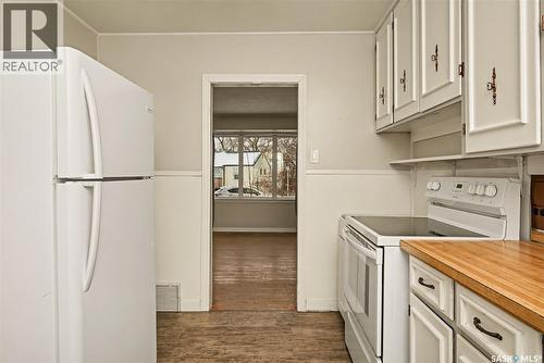 20 Elizabeth Crescent, Regina, SK - Indoor Photo Showing Kitchen