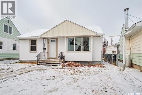 20 Elizabeth Crescent, Regina, SK - Outdoor