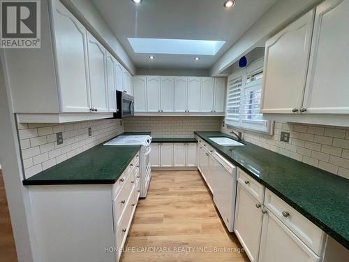 2149 Constance Drive, Oakville, ON - Indoor Photo Showing Kitchen