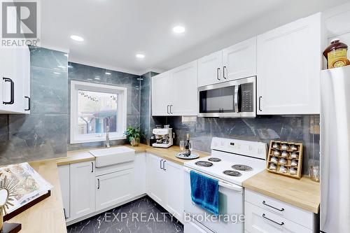 7 David Street, Brampton, ON - Indoor Photo Showing Kitchen