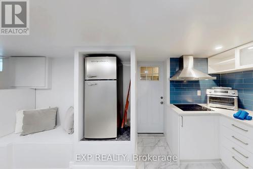 7 David Street, Brampton, ON - Indoor Photo Showing Kitchen