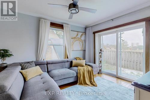 7 David Street, Brampton, ON - Indoor Photo Showing Living Room