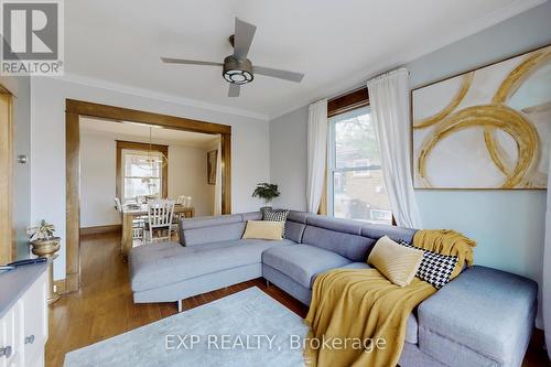 7 David Street, Brampton, ON - Indoor Photo Showing Living Room