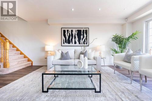 3424 Angel Pass Drive, Mississauga, ON - Indoor Photo Showing Living Room