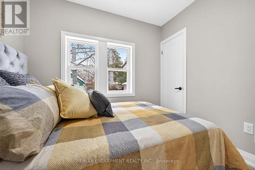 257 Broadway Avenue, Hamilton, ON - Indoor Photo Showing Bedroom