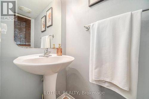 58 Steele Park Private, Ottawa, ON - Indoor Photo Showing Bathroom