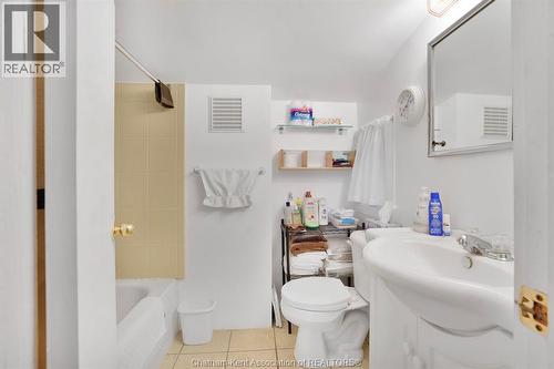 25 Forest Street, Chatham, ON - Indoor Photo Showing Bathroom