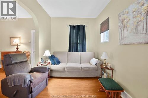 25 Forest Street, Chatham, ON - Indoor Photo Showing Living Room